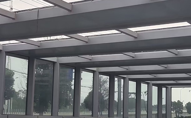 長春鋼結(jié)構(gòu)建筑對地震的抗震性能做到垂直荷載！